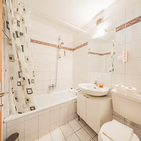 Studio Next To Karlskirche Wenen Kamer foto