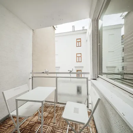 Studio Next To Karlskirche Wenen Kamer foto