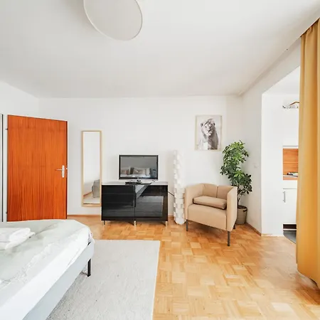 Studio Next To Karlskirche Wenen Kamer foto