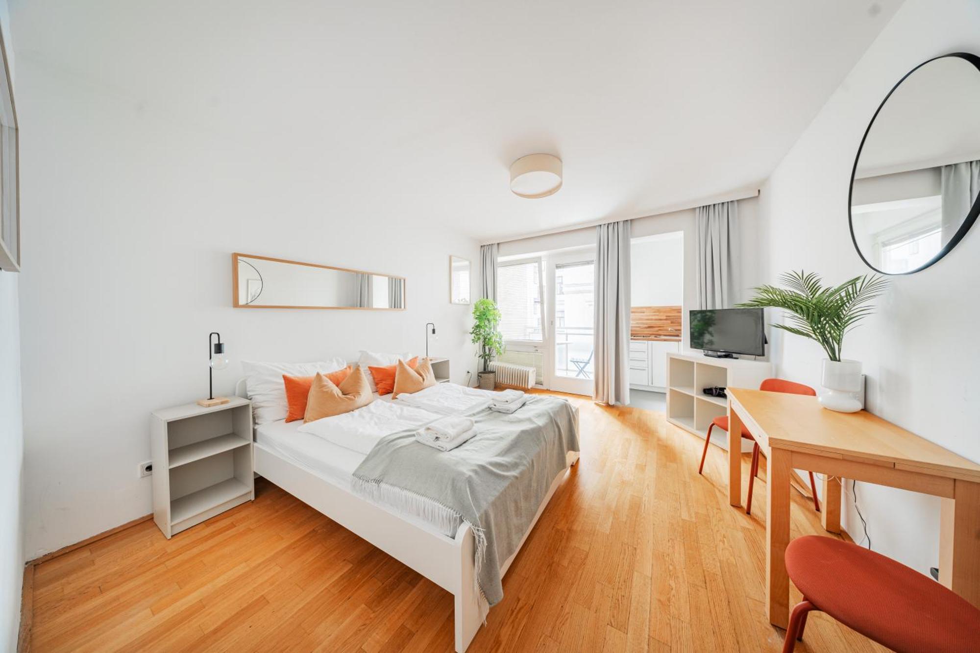 Next To Karlskirche Appartement Wenen