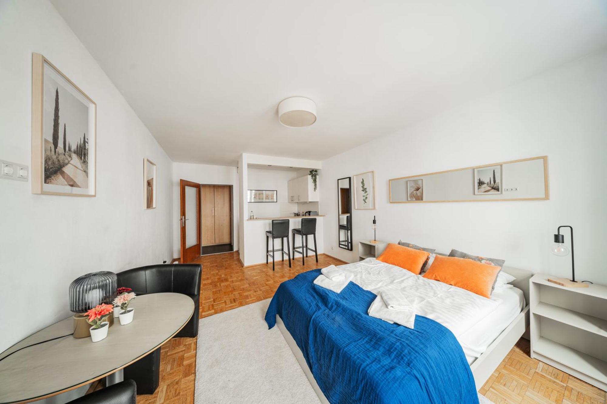 Next To Karlskirche Appartement